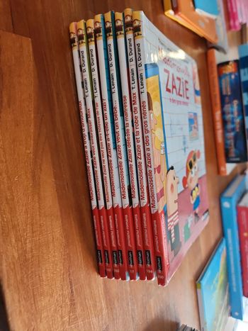 Lot de 8 livres : Mademoiselle Zazia