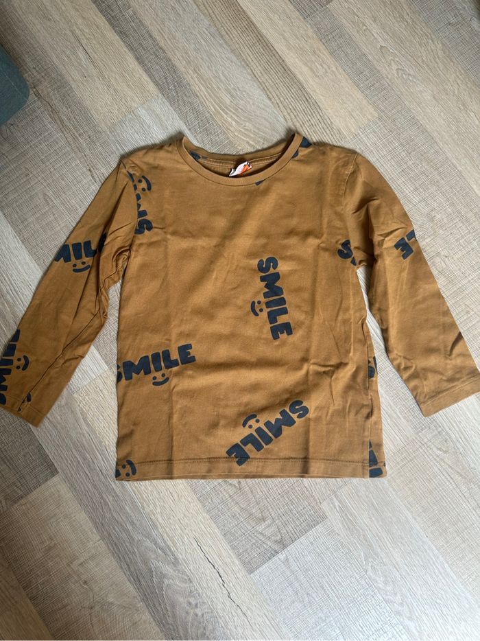 Tee shirt manche longue garçon. 6 ans