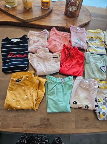 Lot de 13 hauts manches courtes
