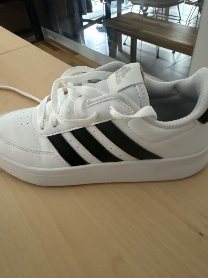 Adidas (3 bandes noires), en taille 36 (... •• . Adidas (3 bandes noires), en taille 36 (FR), 36 • Très bon état • adidas - photo numéro 2