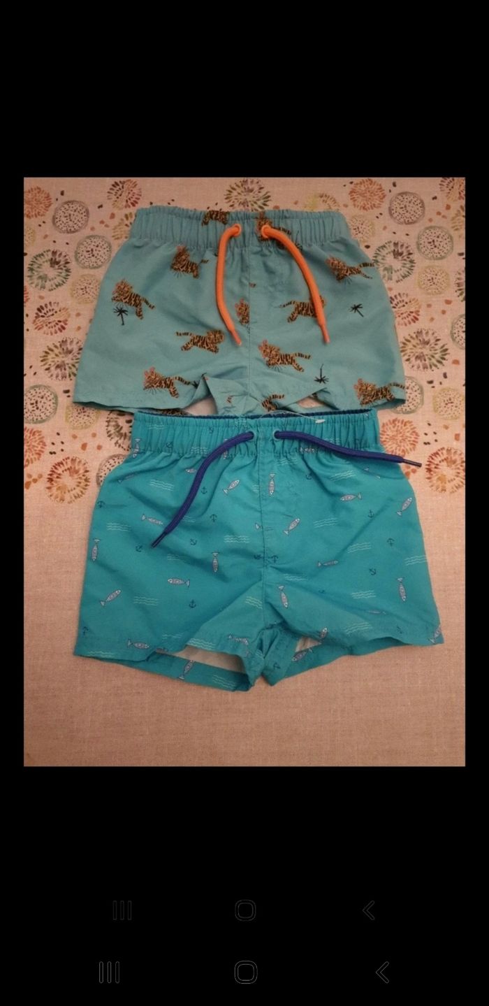 Lot de 2 shorts de bain neufs 12 mois