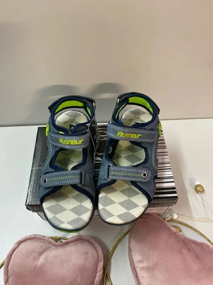 Sandales garçon (neuf) - Taille 30 - photo numéro 2