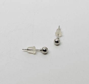 Paire de boucles d'oreilles. Neuve. Argenté 1