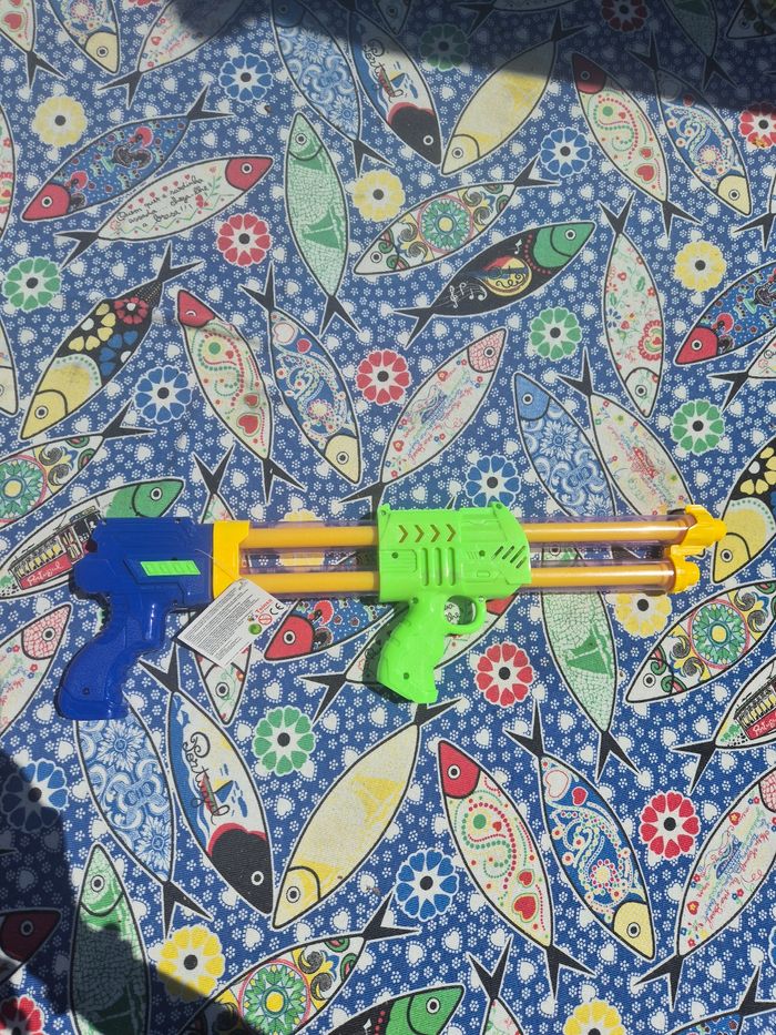 Pistolet a eau manche bleu - photo numéro 3