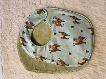 Bavoir amande alpaga