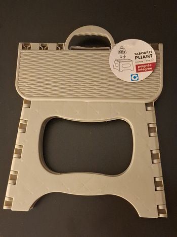 Tabouret pliable neuf ( idéal enfant)