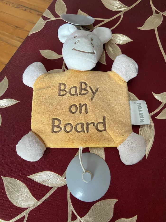 Doudou pour la voiture Nattou