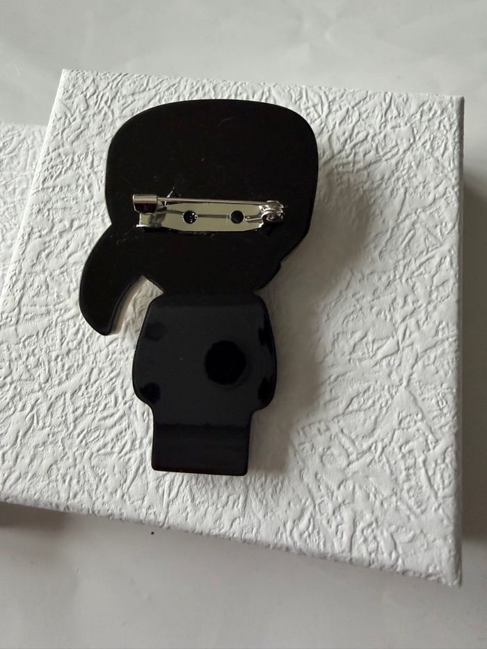 Broche Karl lagerfeld - photo numéro 2