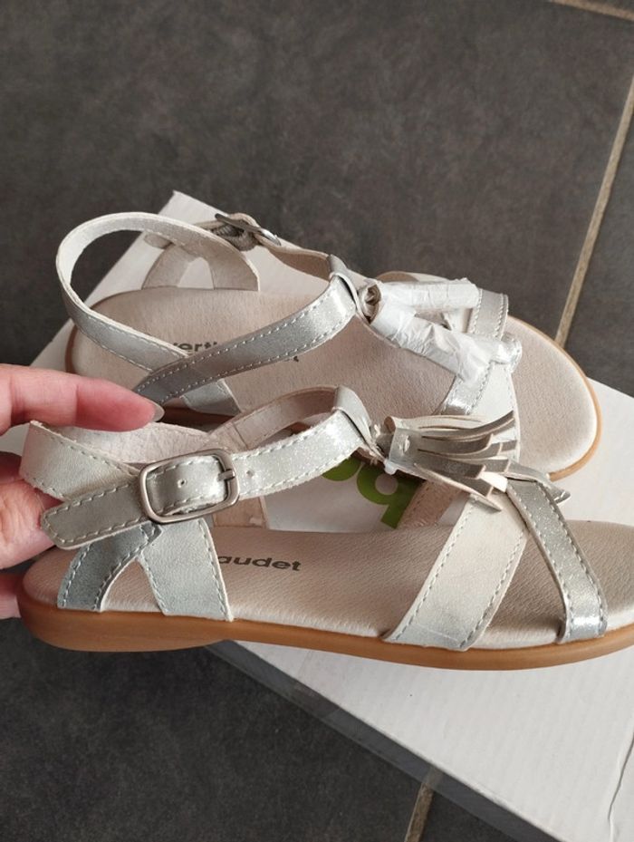 Sandales ouverte Vertbaudet taille 30 neuve avec étiquette - photo numéro 2