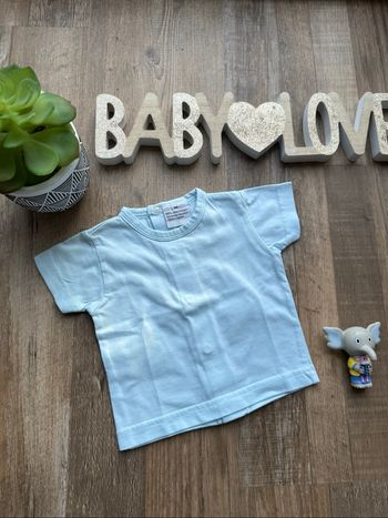 - Tee shirt  - 1 mois  - Très bon état