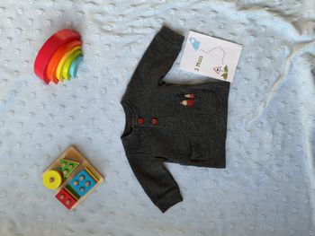 teeshirt manches longues gris avec poches et dessin devant 3 mois