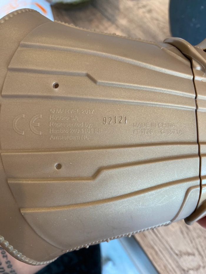 Main de Tanos Marvel pierre de l’infini - photo numéro 5