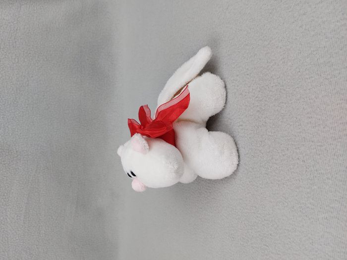 Peluche doudou chat blanc rose exclusivité PARC ASTERIX yeux bleus nœud rouge