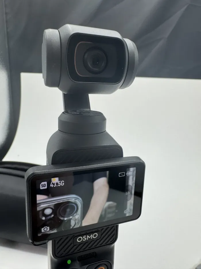 DJI Osmo Pocket Stabilisateur 3 Axes et Caméra Portable 4K Créateur Combo en parfait état - photo numéro 3
