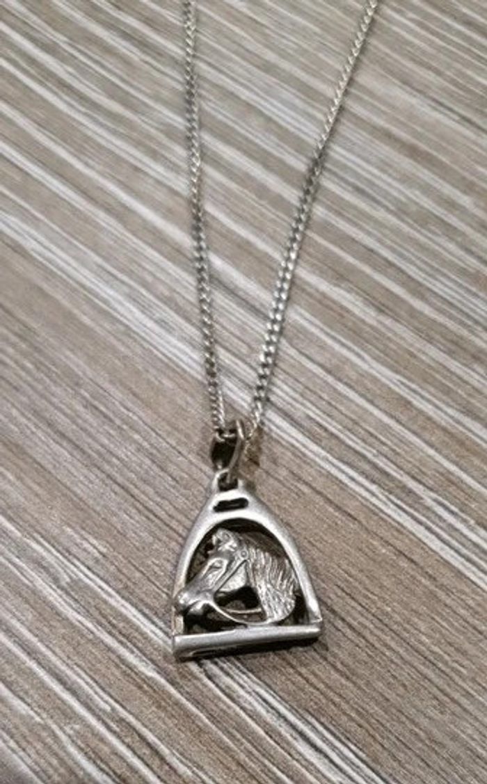 Chaîne avec son pendentif - photo numéro 2
