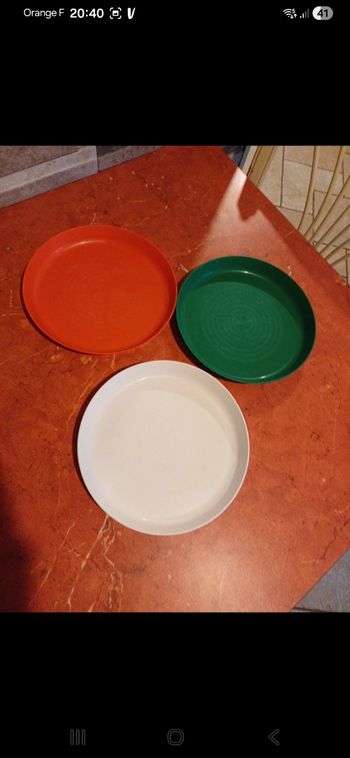 Lot de 3 assiettes en plastique 