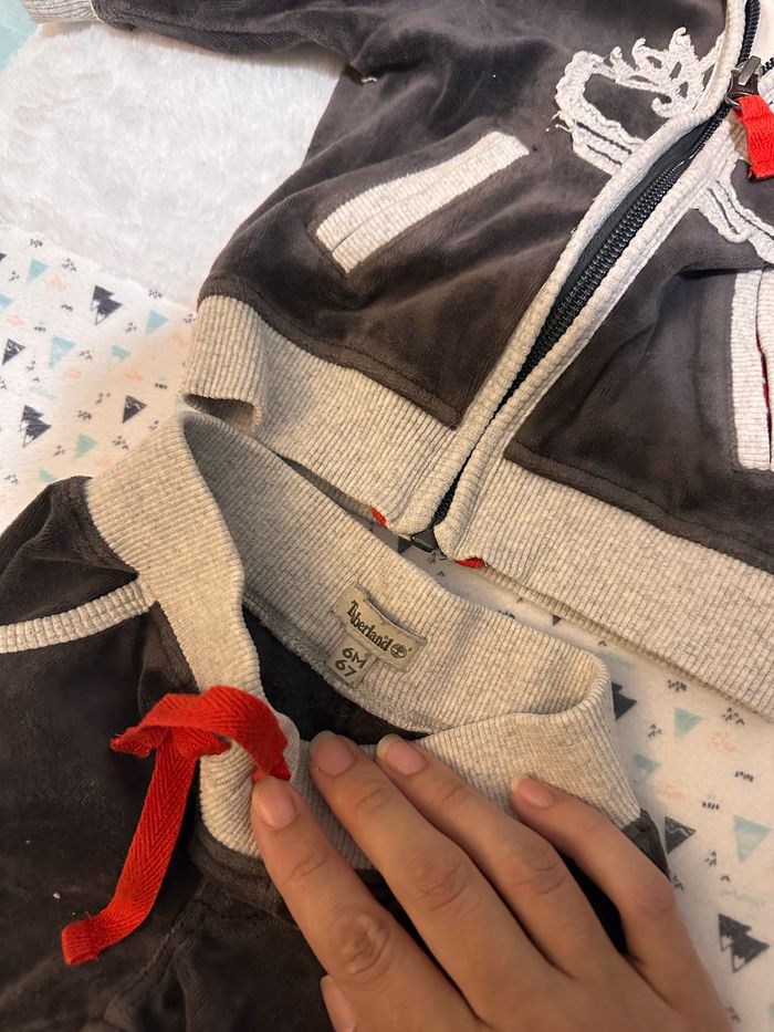 Lots: ensemble et un pantalon timberland 6mois - photo numéro 3