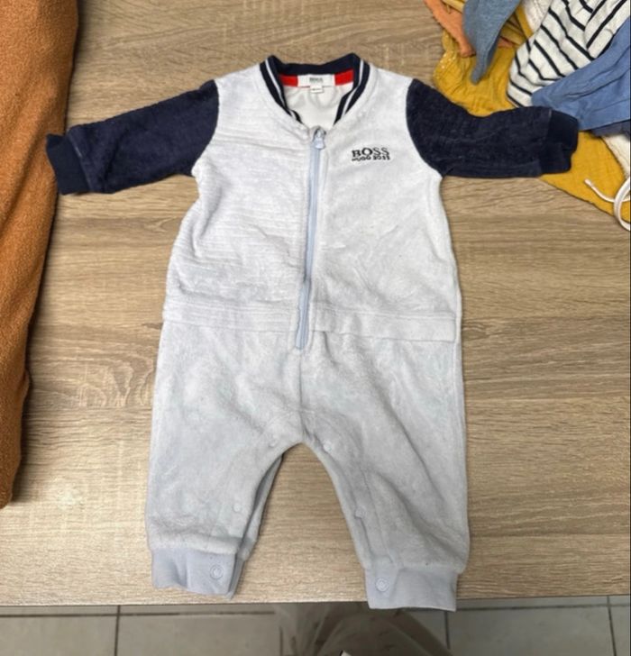 Combinaison ou pyjama