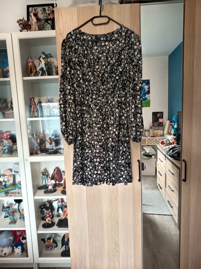 Robe noir fleuri blanche Neuf shein - Taille L 40-42
