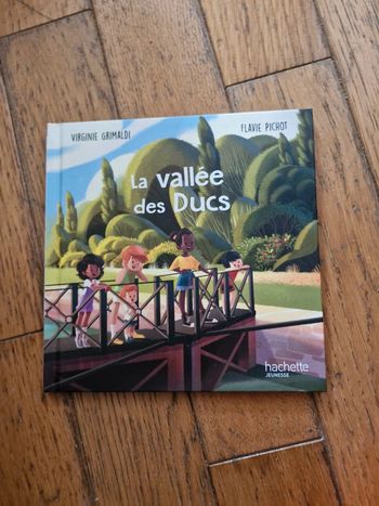 La vallee des Ducs / Virginie Grimaldi / livre Mac donald