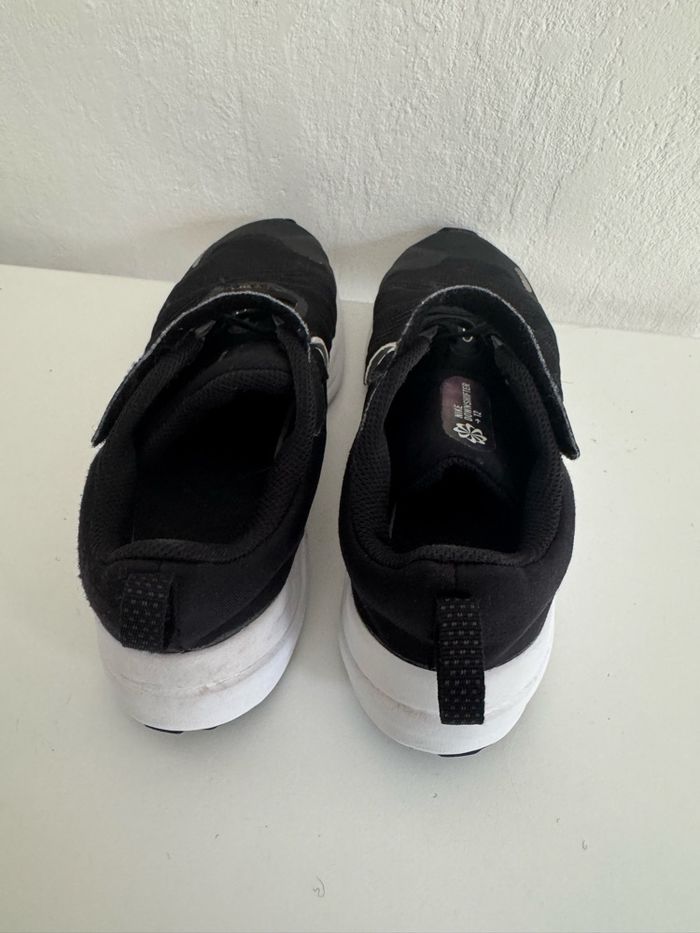 Nike noires Enfant 33 - photo numéro 2