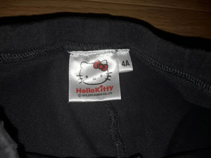 🔮 Leggings Hello Kitty en 4 ans 🔮 - photo numéro 2