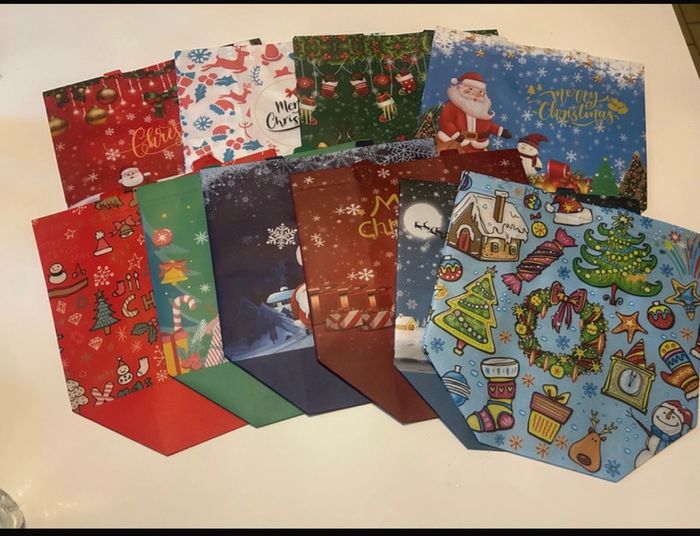 Lot NEUF de 10 sacs cabas sur le thème de Noël
