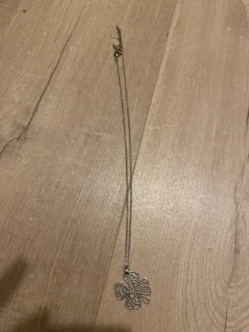 Collier trèfle argenté