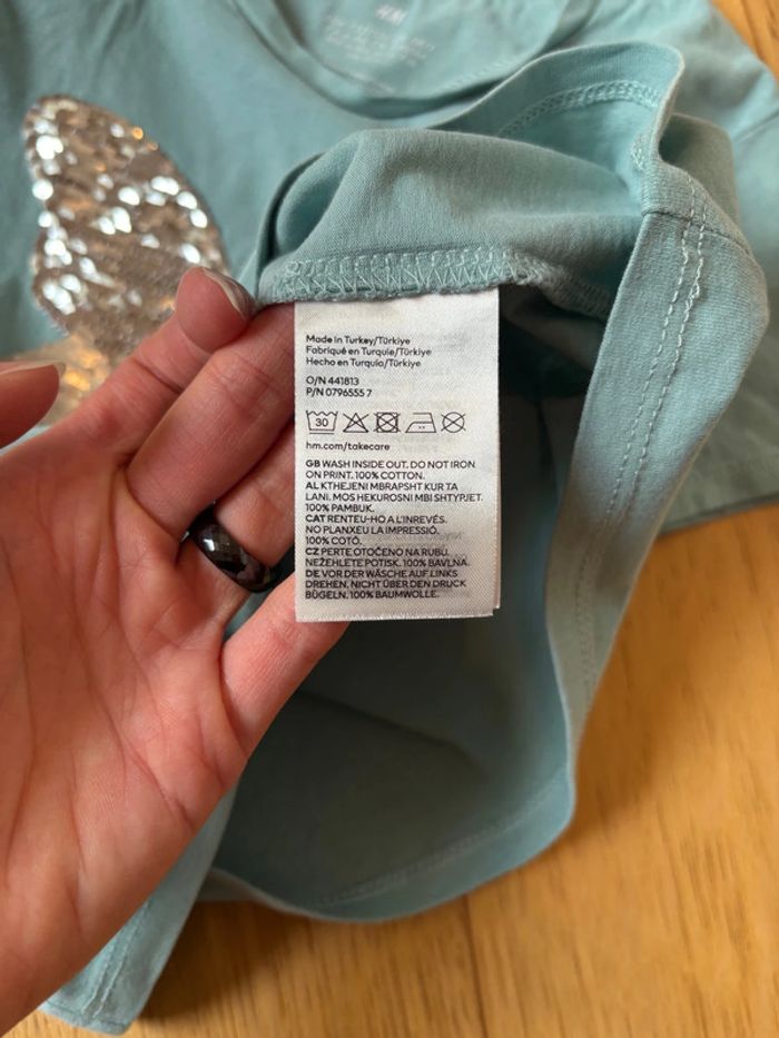 T-shirt H&M papillon sequins 122/128 - photo numéro 5