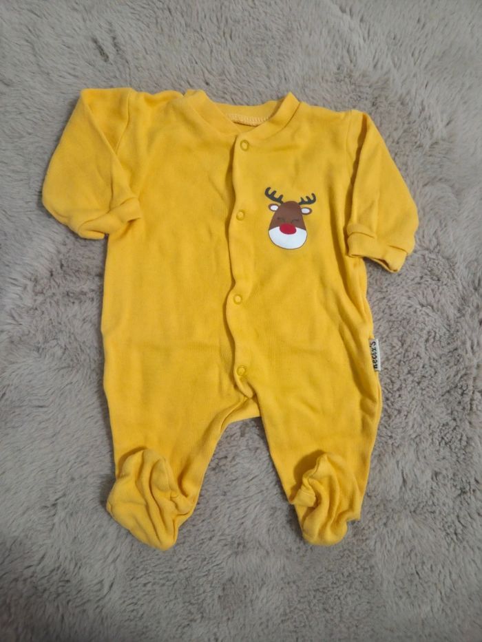 Pyjama bébé jaune renne 0-3 mois tres bon etat - photo numéro 1