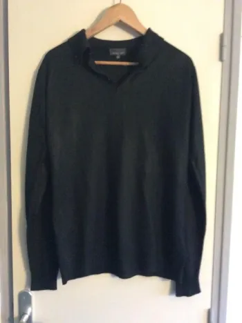 Pull noir T.S