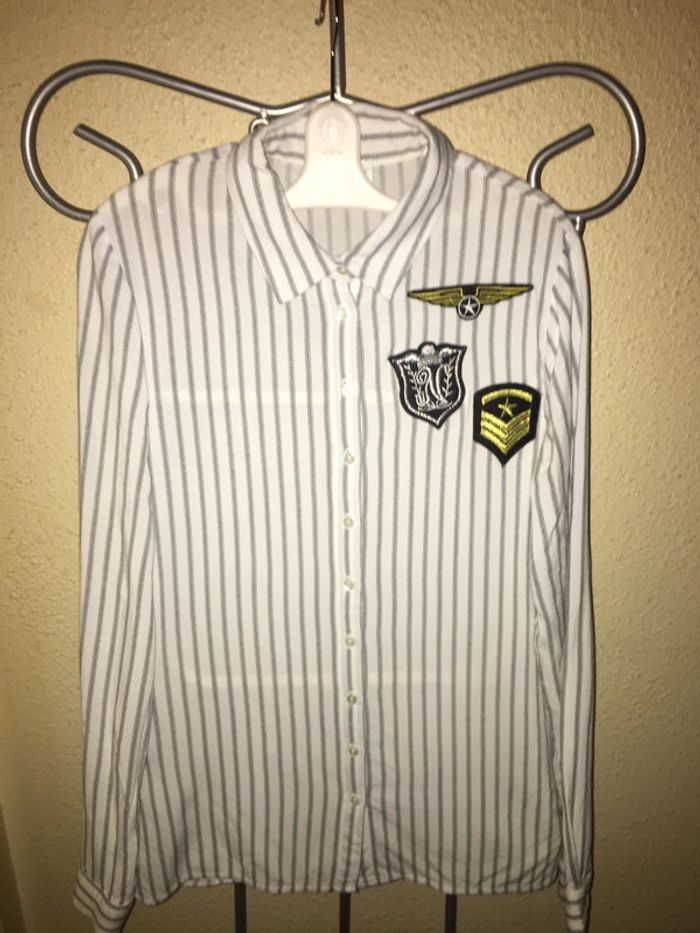 Chemise manches longues à rayures et écussons - photo numéro 2