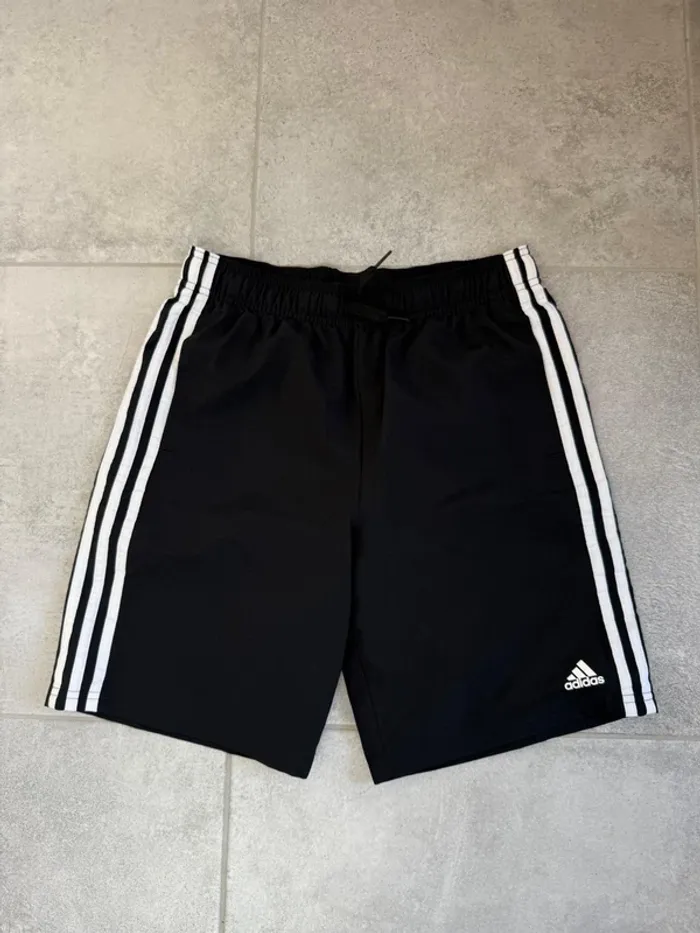 Short maillot Adidas garçon noir taille 13-14 ans comme neuf