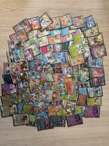 Lot de 93 cartes Pokémon rares 