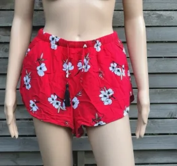 Short tendance Primark, taille 36, en bon état.