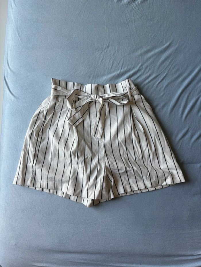 Short rayé blanc Bershka