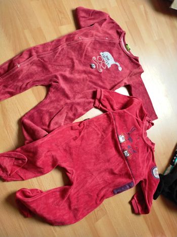 2 pyjamas rouges 18 mois