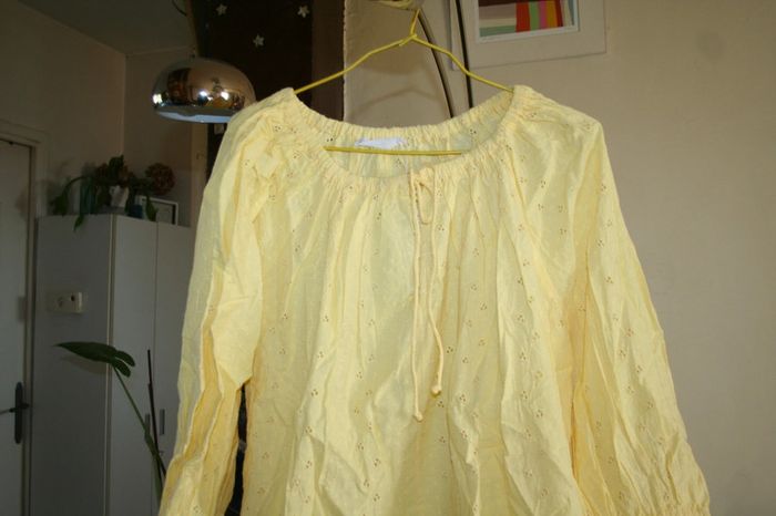 🌸Blouse broderie suisse oversize jaune pastel Taille 38 "Mango" Tendance Neuve 🌸 - photo numéro 2