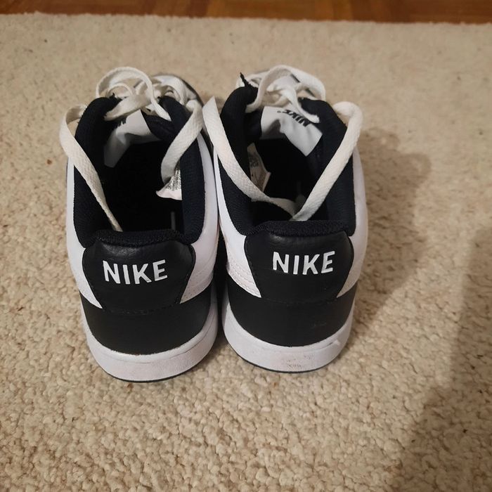 Basket nike 42 noir et blanc - photo numéro 2