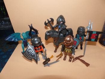 Lot playmobils chevaliers au dragon