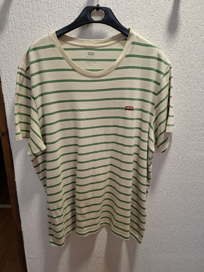 Joli tee-shirt homme Levi's XL rayé crème/vert très bon état - photo numéro 2