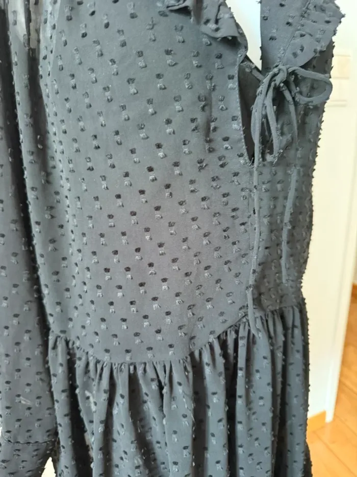 Robe noir H&M taille 38 en très bon état - photo numéro 4