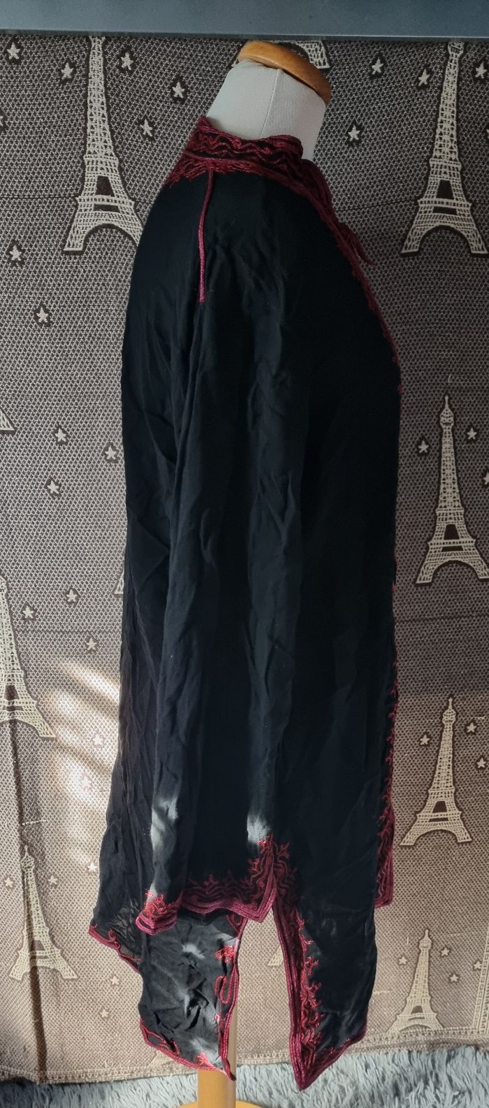 Robe noir à broderie taille 42-44 - photo numéro 4