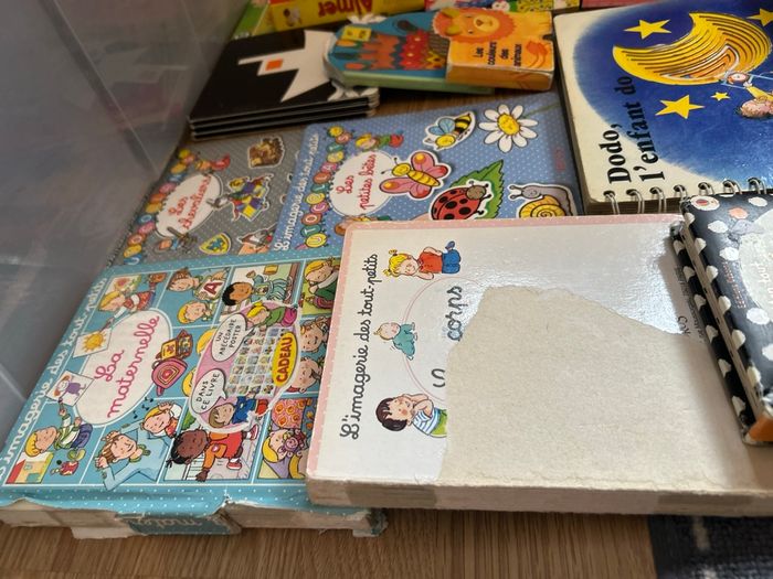 Mot 6/12 mois livres cartonnés décoration et quelques vêtements - photo numéro 6