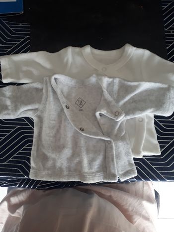 Gilet naissance neuf