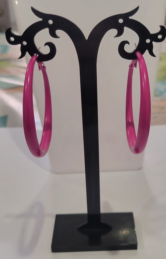 BOUCLES D'OREILLES ANNEAUX CREOLES ROSE FUSHIA SOIREE ANNEE 80 ! NEUF - photo numéro 2