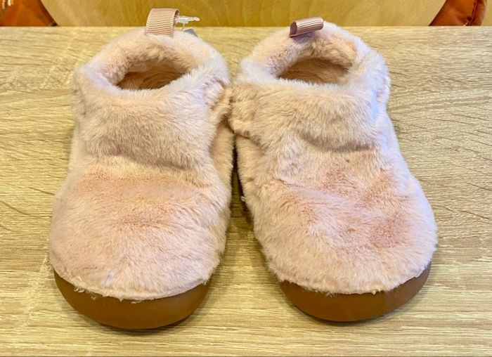 Chausson Obaïbi NEUF (taille 20)