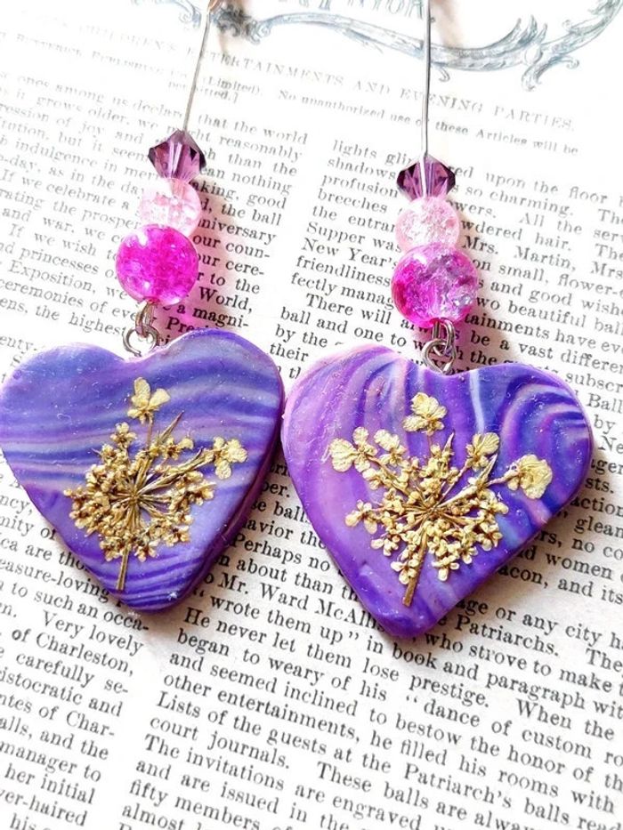 Magnifique paire de boucles d'oreilles pendantes cœur violet - photo numéro 4