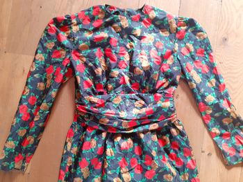 Vintage robe noir fleuri roses rouges