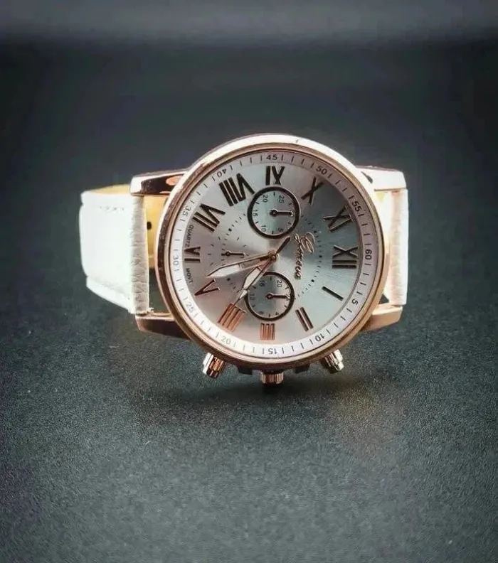 Montre blanche, style classique vintage - photo numéro 2